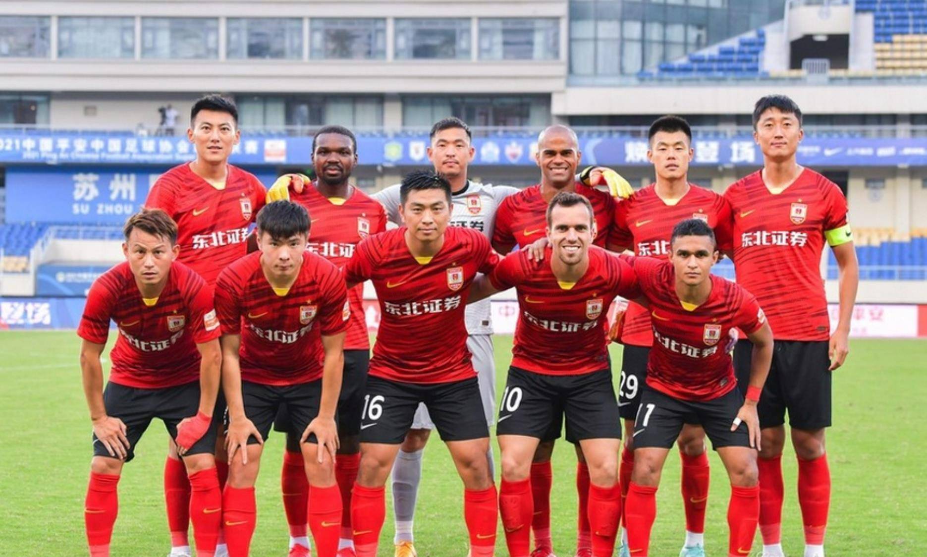 在她缺席的 在她缺席的